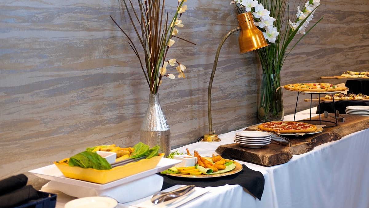 Drexel Hill Hotel | Holiday Inn & Suites Philadelphia W - Drexel Hill by IHG