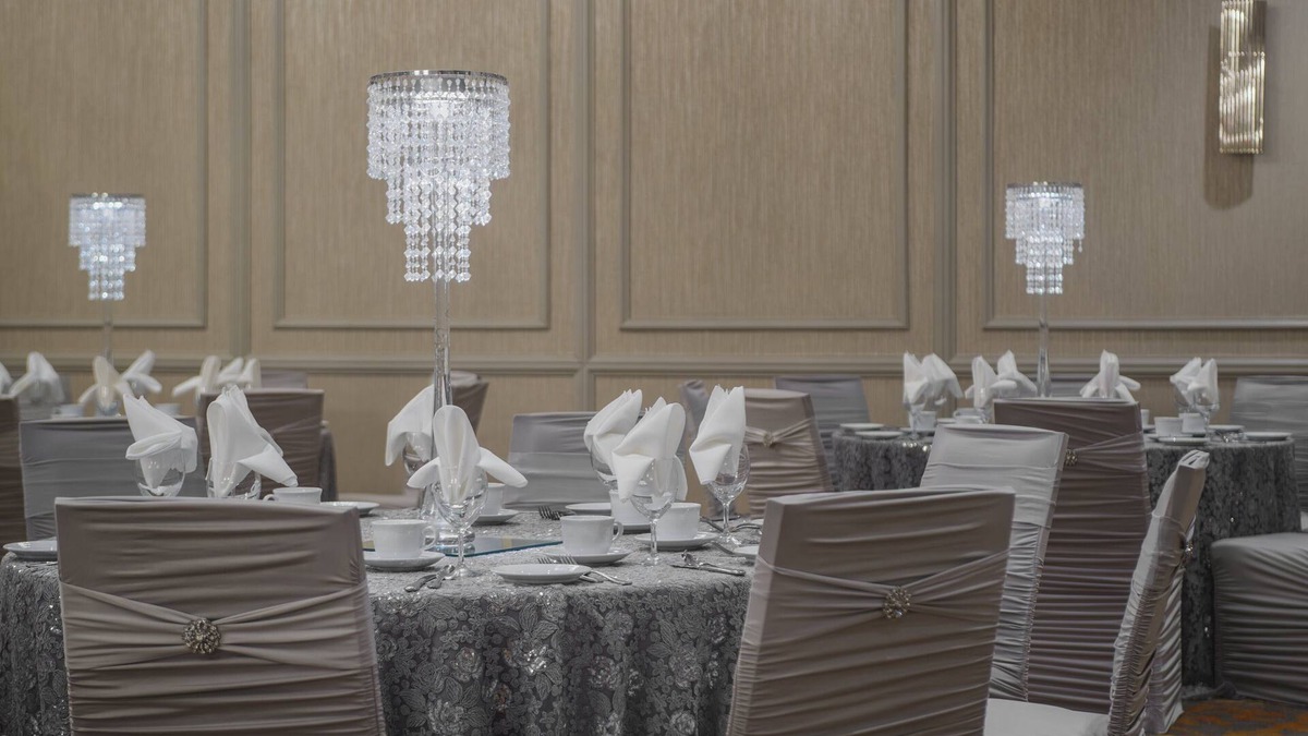 Fort Gary Hotel | Holiday Inn Winnipeg South by IHG