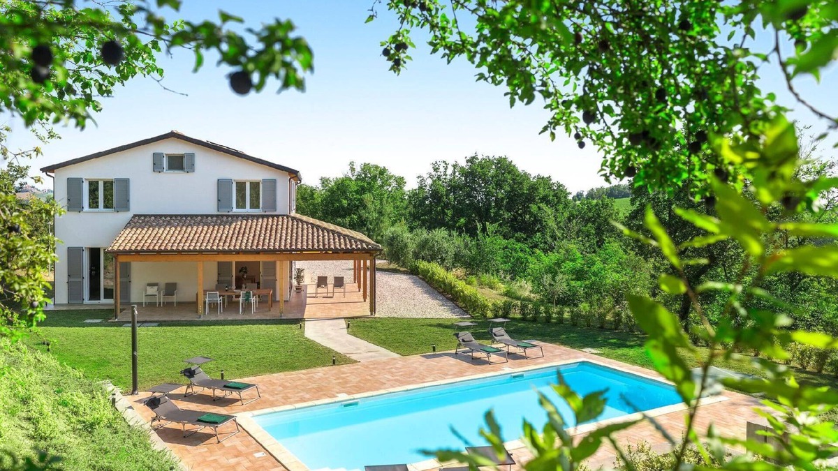 SantʼAngelo in Pontano House | Holiday house Sant'Angelo in Pontano for 1 - 16 persons with 8 bedrooms - Holiday home