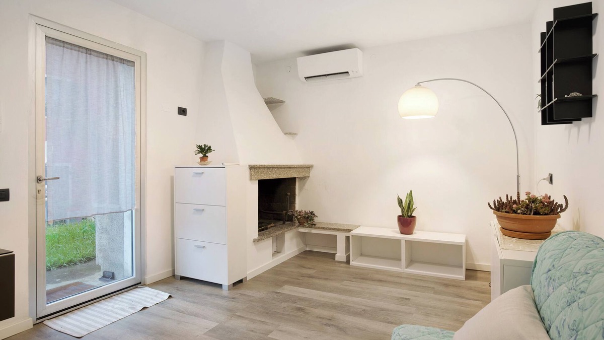 Santo Stefano di Magra House | Holiday Home 'Gli Ulivi' with Private Garden, Wi-Fi and Air Conditioning