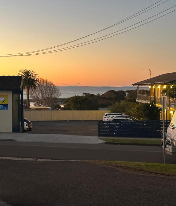 Narooma Hotel | Holiday Lodge Motor Inn