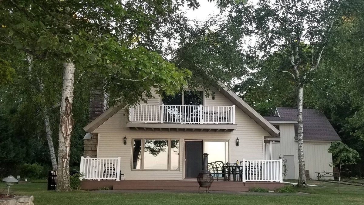 Sturgeon Bay House | Holiday Lodge on Green Bay