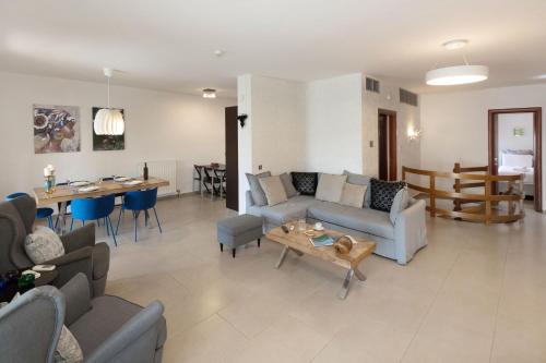 Varkiza Apartment | Holiday Maisonette in Varkiza by GHH