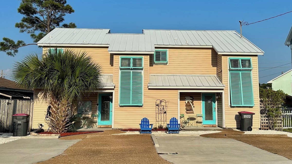 Crescent Beach House | Holiday Oasis -5 minutes to Beach and boat ramp; pets welcome