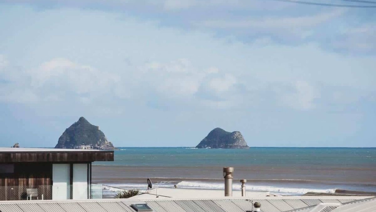 Rewa House | Holiday on Hamblyn - 2 BR home near Fitzroy Beach