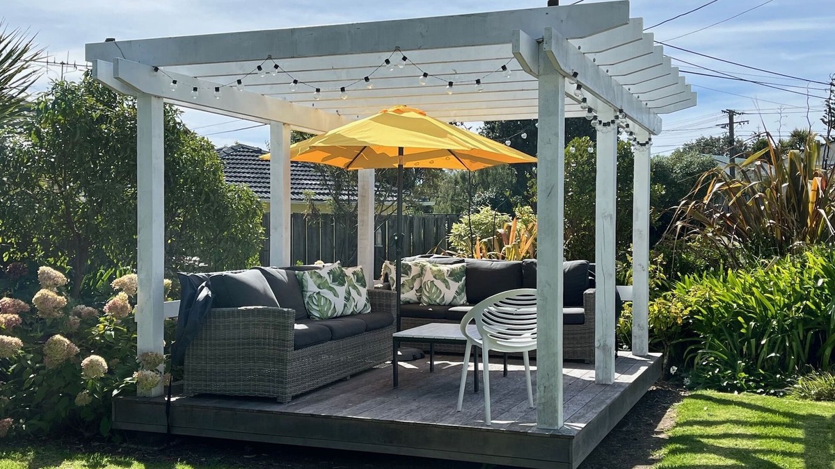 Waikanae House | Holiday on Henare, Olde Beach Waikanae.