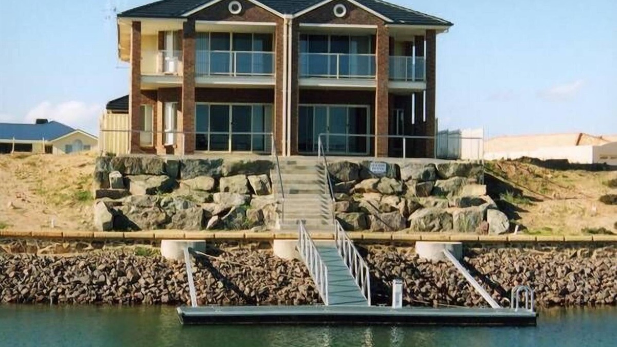 Wallaroo House | HOLIDAY ON THE MARINA free WIFInIdeal for 2 families or maximum 8 adults