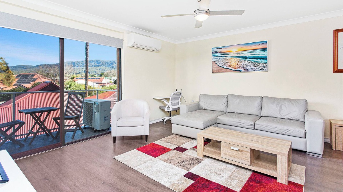 Thirroul Apartment | Holiday Pad on Thirroul Beach - 140m to beach and village amenities
