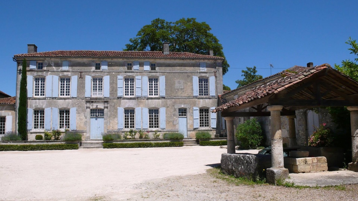 Les Metairies House | Holiday rental house with farmyard and garden near Cognac.