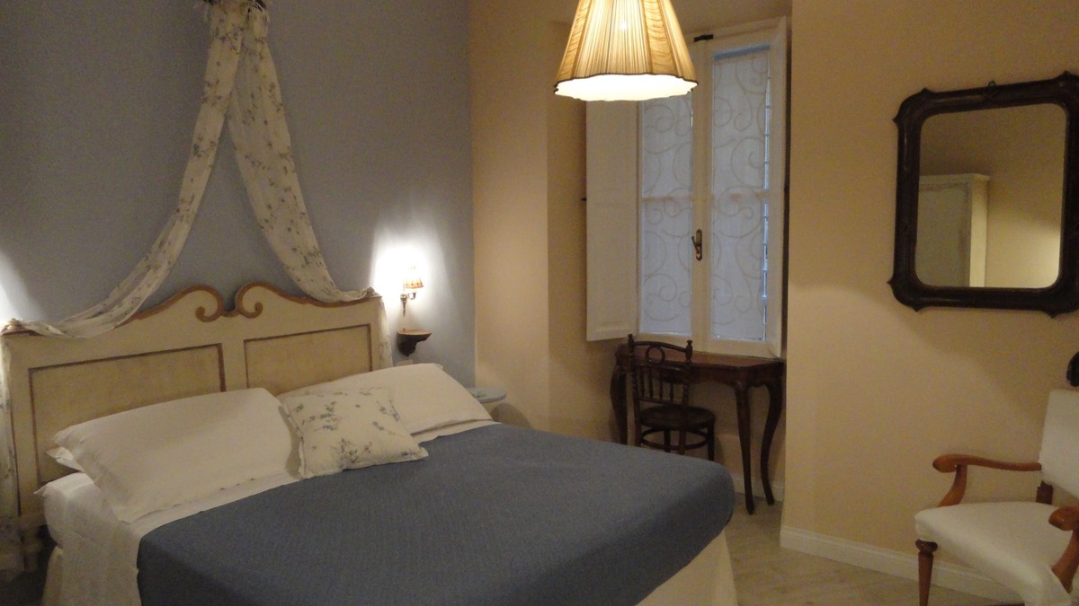 Celio Apartment | Holiday Romantic elegant historic center near the Colosseum metro A and B