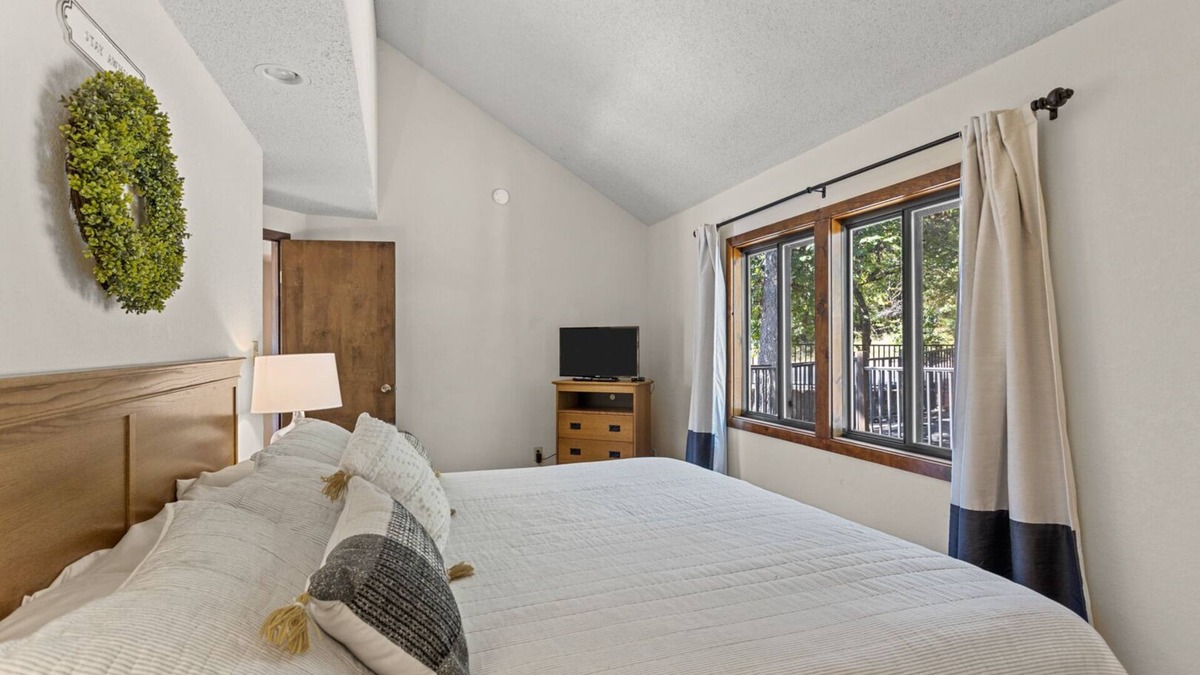 Osage Beach Villa | Holiday Shores 11 - Beautiful Villa with Resort Amenities!