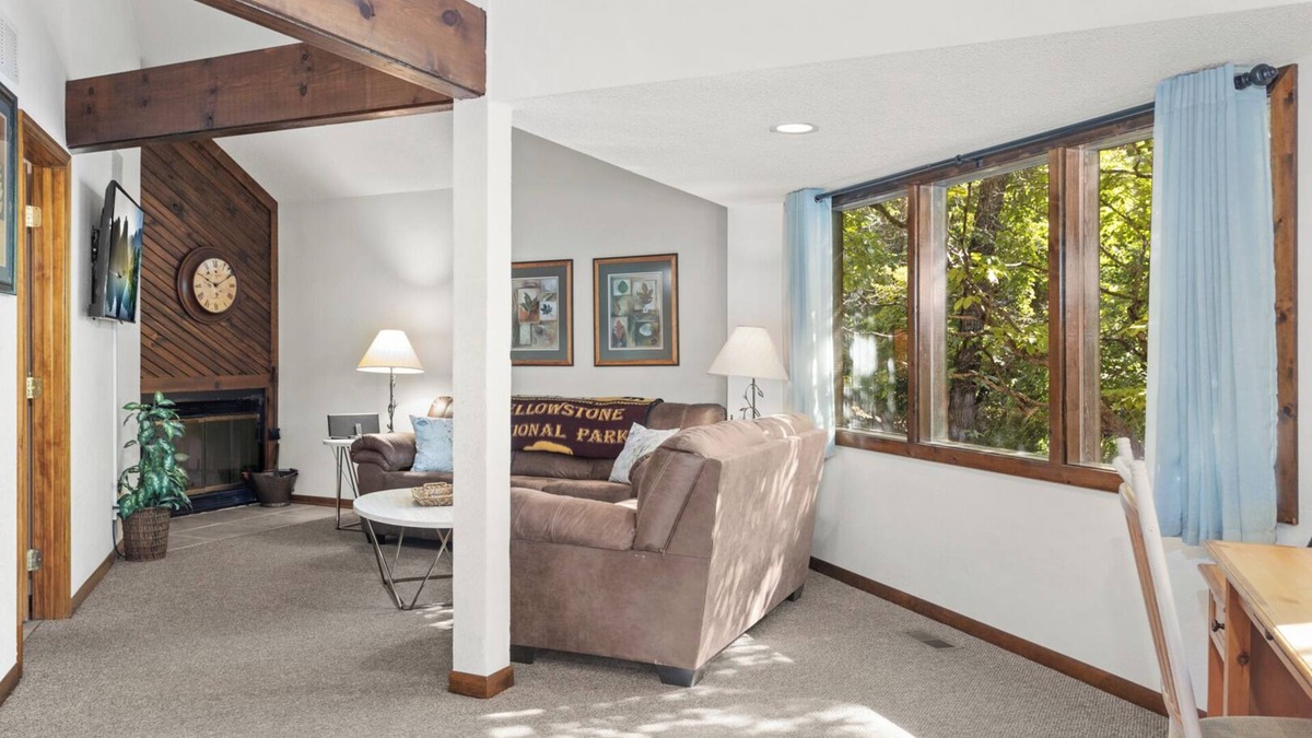 Osage Beach Villa | Holiday Shores 17 - Beautiful Villa with Resort Amenities!