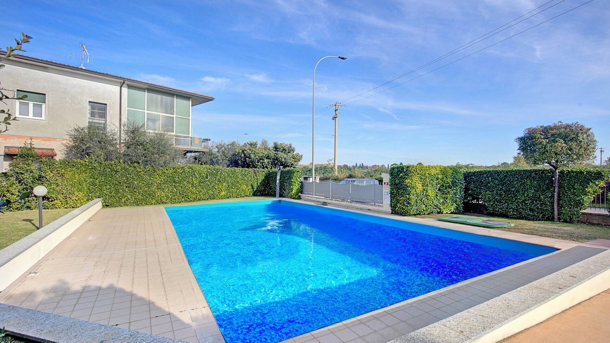 Crociale Apartment | Holiday Sun Terrace private & shared pool, Puegnago del Garda, Italy