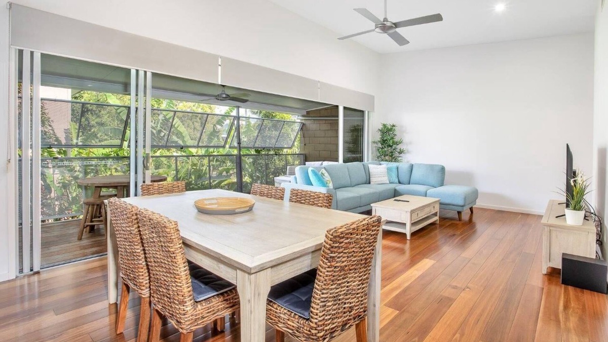 Moffat Beach House | Holiday Townhouse Moffat Beach
