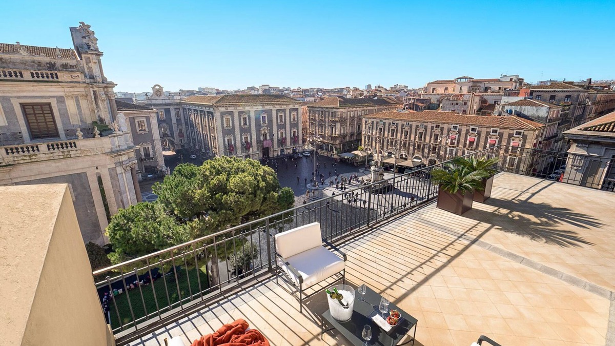 Borgo-Sanzio Apartment | holiday vacation apartment penthouse rental, italy, sicily, sicilia, catania, view, walk to town, air conditioning, inte