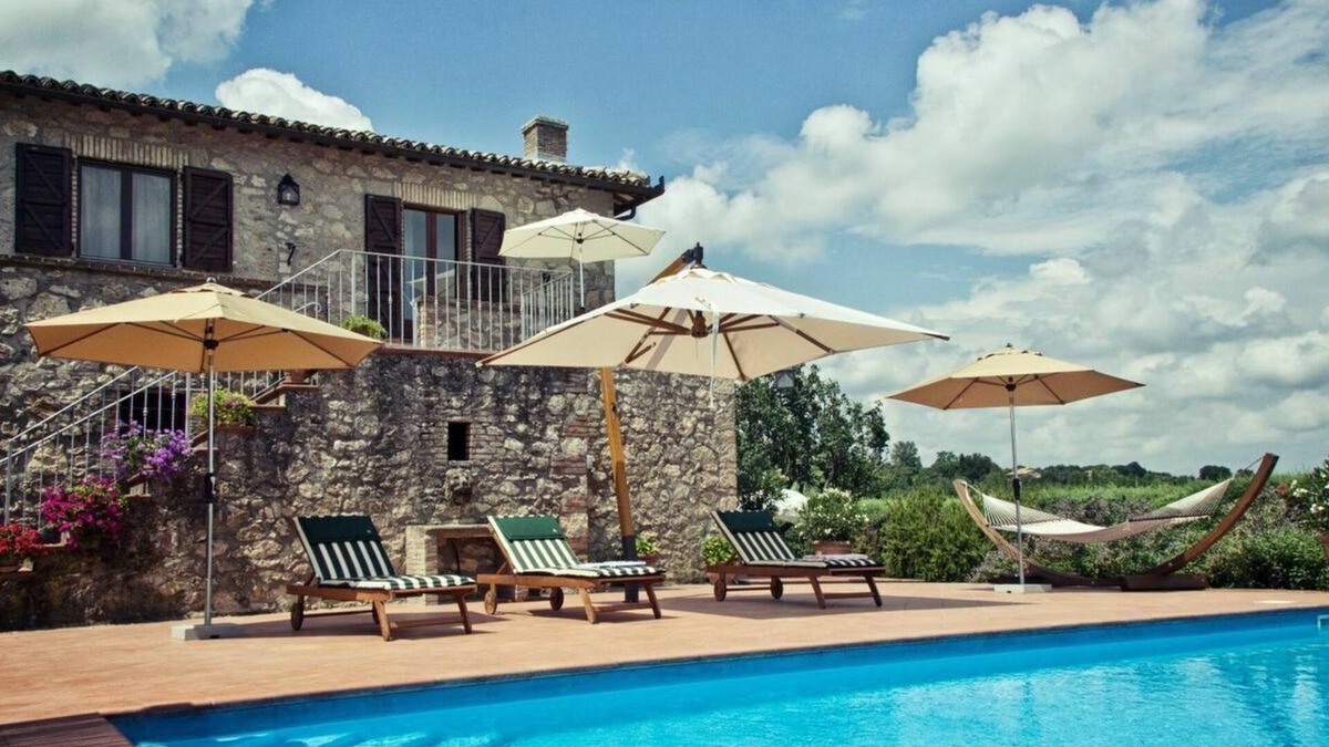 Corbara Villa | holiday vacation large villa rental italy, umbria, orvieto, near rome, countryside, pool, views, internet wi-fi, air con
