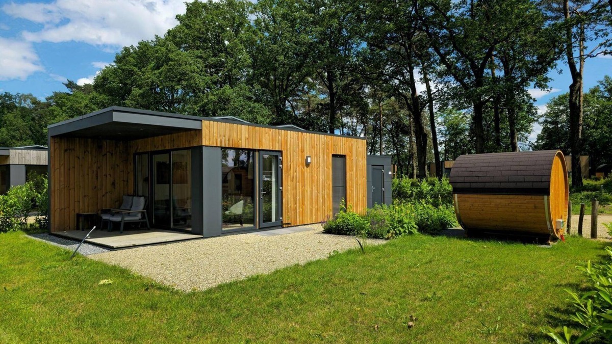 Kotten House | Holiday Villa Amalia 2 Deluxe is a 2-person holiday villa and features a private sauna. The home has one bedroom and is situated on a generous and beautifully located plot surrounded by nature.