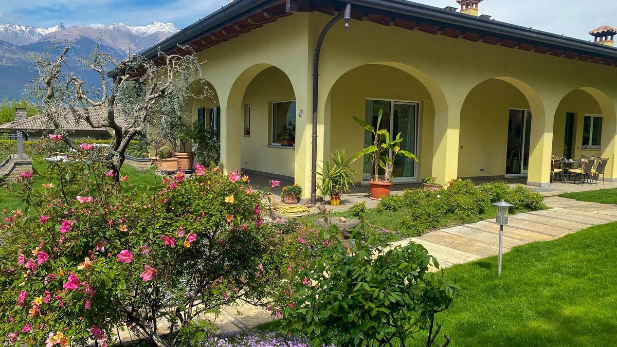 Colico Piano House | Holiday Villa Archi with garden paradise and lake view
