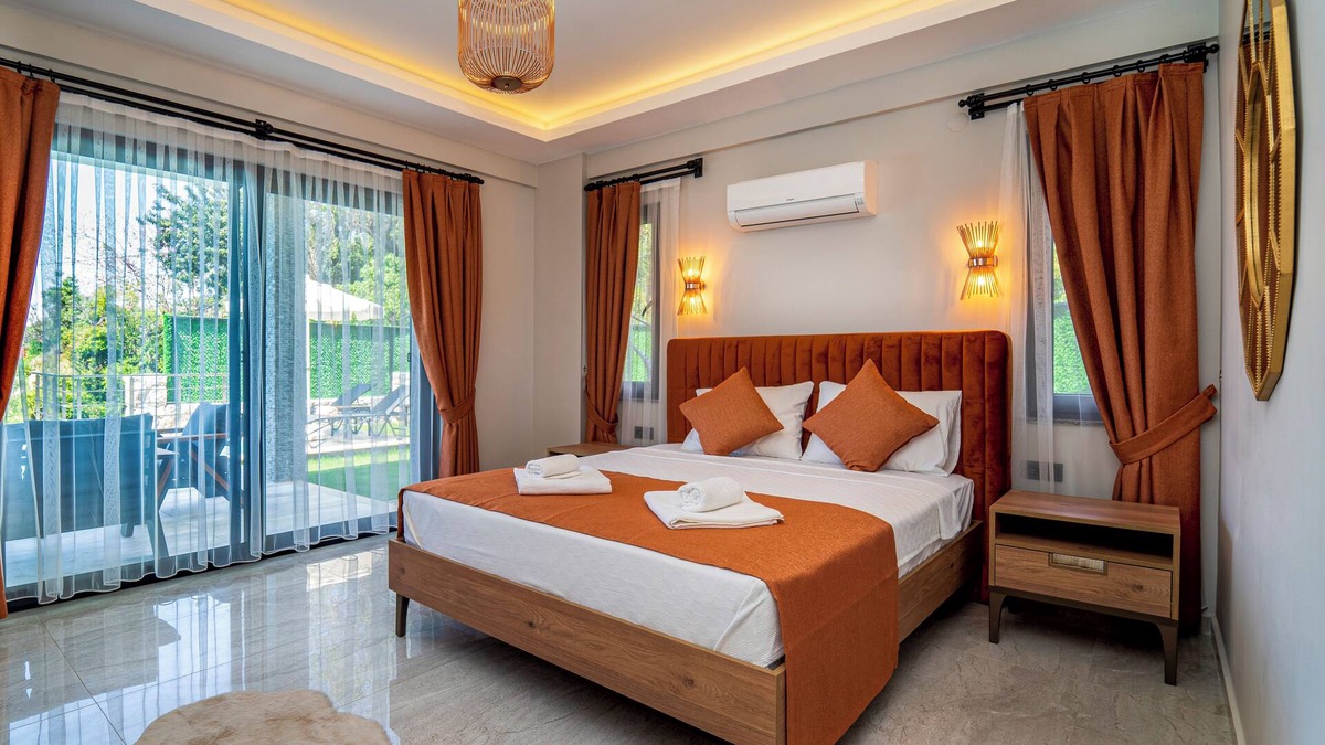Faralya Villa | Holiday villa for 8people with 4 bedrooms, heated indoor pool, sauna and jacuzzi