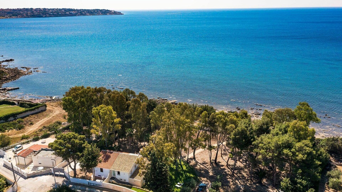 Punta Milocca Villa | Holiday villa for 6 People at the Sea in Sicily