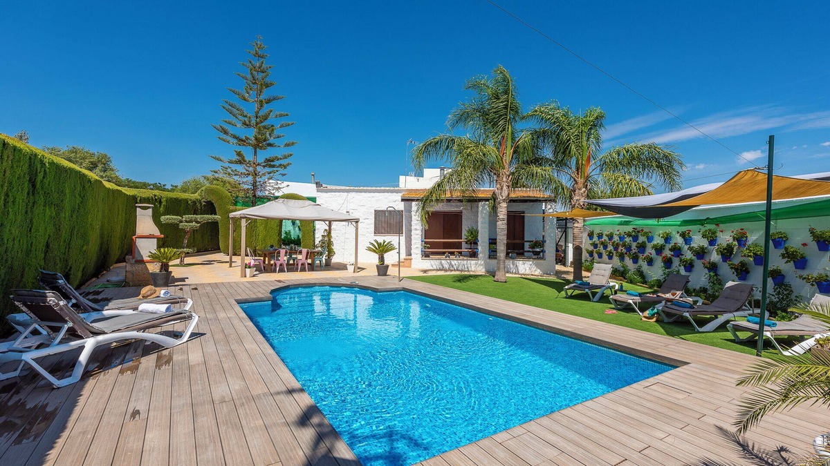 La Lantejuela House | Holiday Villa in Seville Countryside. Private pool, a.a., tv sat, free wifi