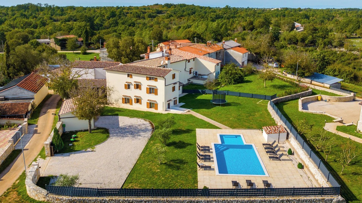 Grzini Villa | Holiday villa with a private swimming pool, with 6 bedrooms and 7 bathrooms
