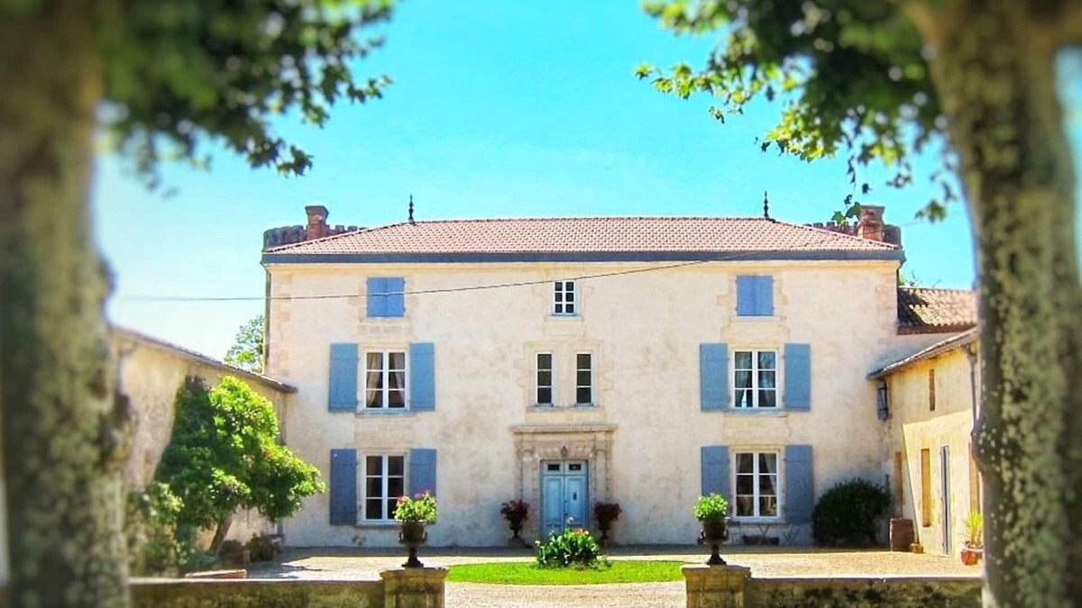 Preignac Apartment | Holiday with castle feeling