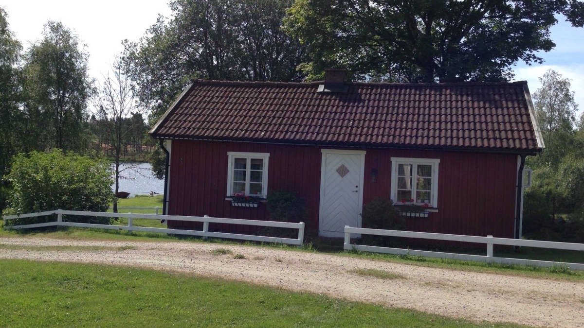 Tvarred House | Holidays at the lake in southern Sweden with a boat