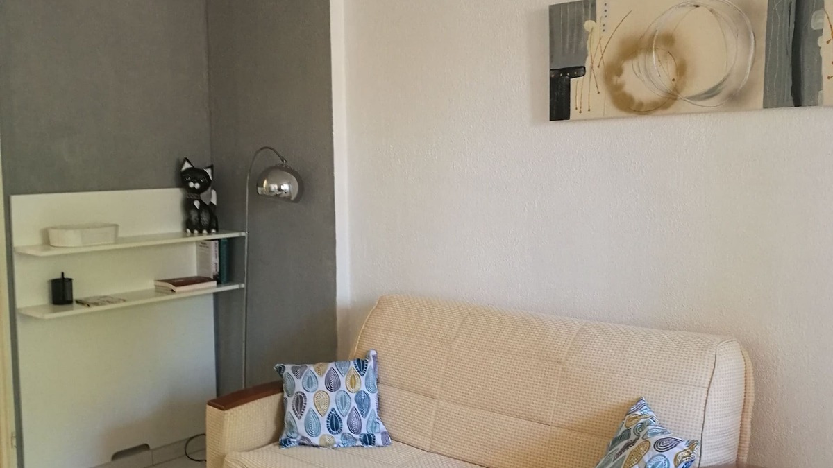 Frejus Apartment | Holidays in Fréjus in a charming F1 completely redone and ideally located