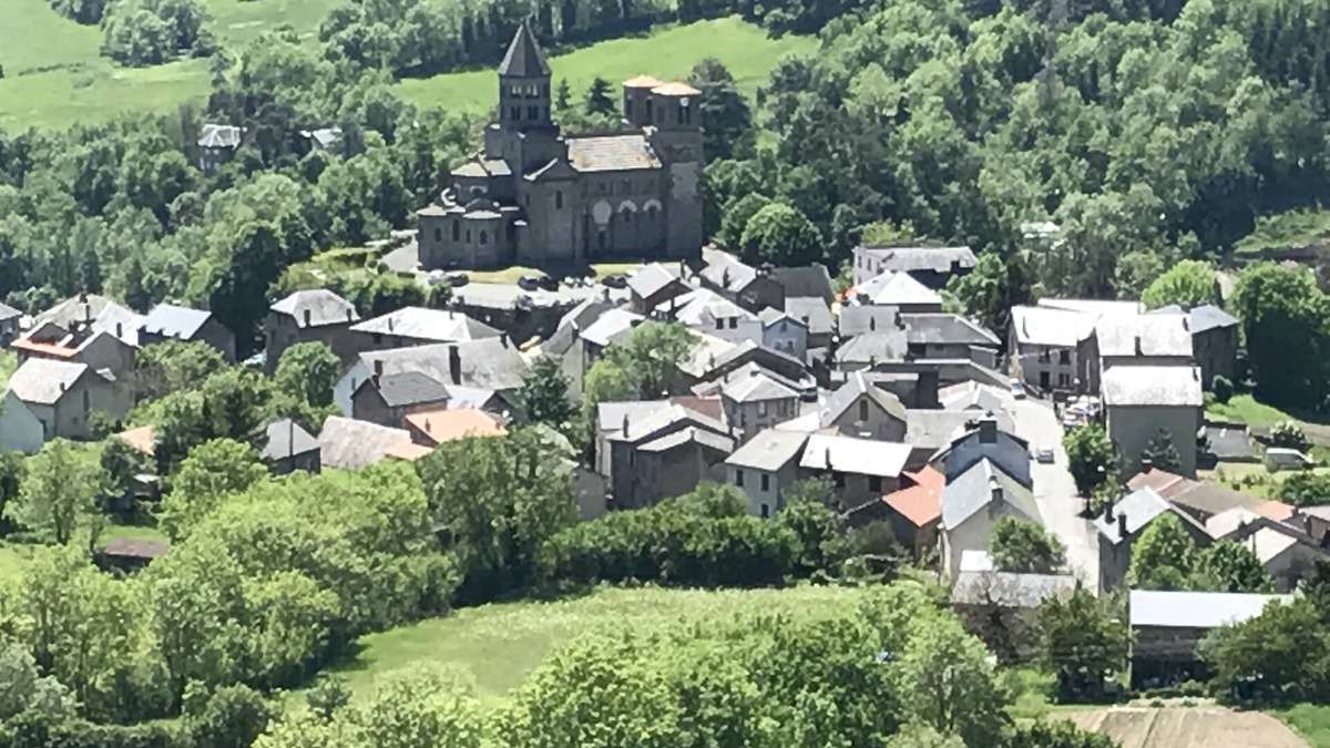 Saint-Nectaire Apartment | Holidays in the heart of volcanoes, Sancy-ski-rando