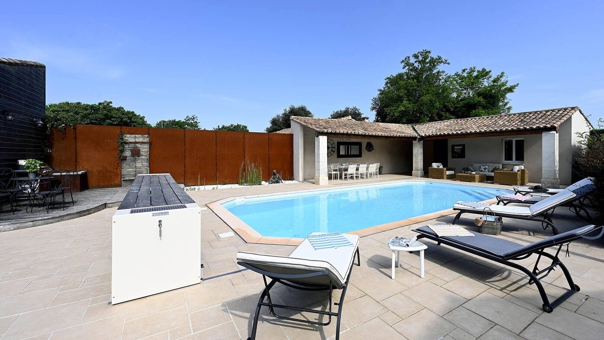 Robion House | Holidays in the heart of Provence in peace with a view of the little Luberon