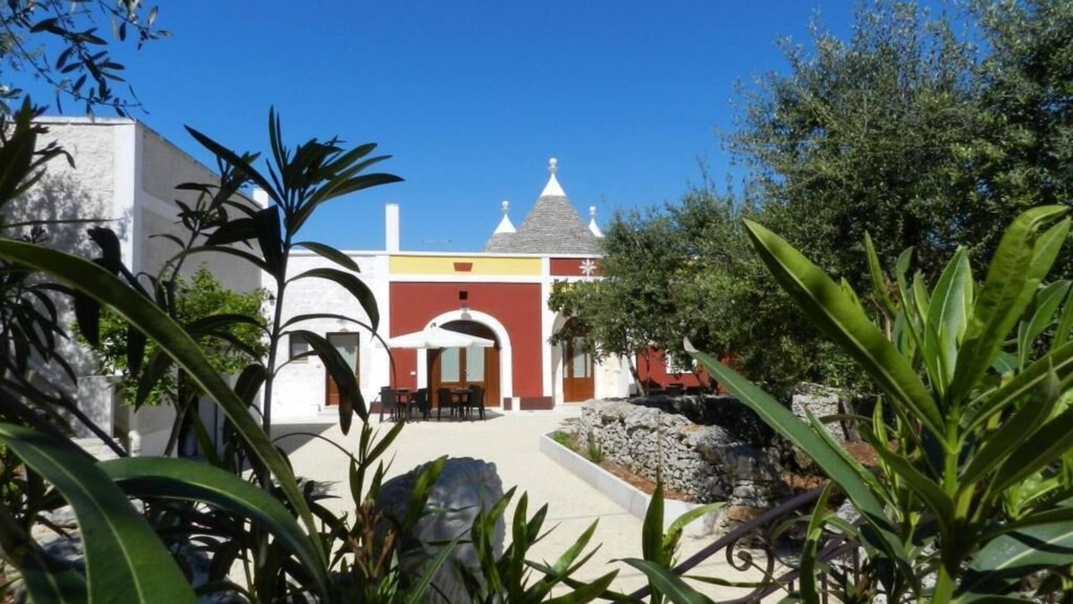 Locorotondo House | Holidays in Trulli: CASEDDE homes trulli and times
