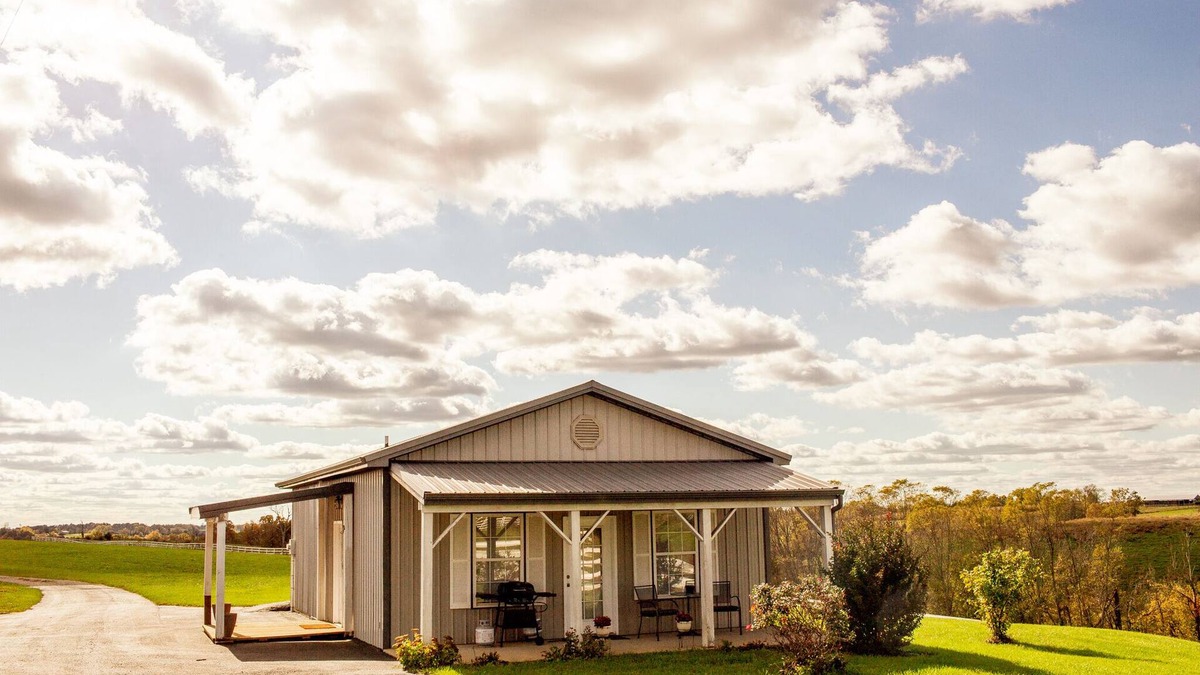 Williamstown Cottage | Holland Country Cottage is located in the Golden Triangle!