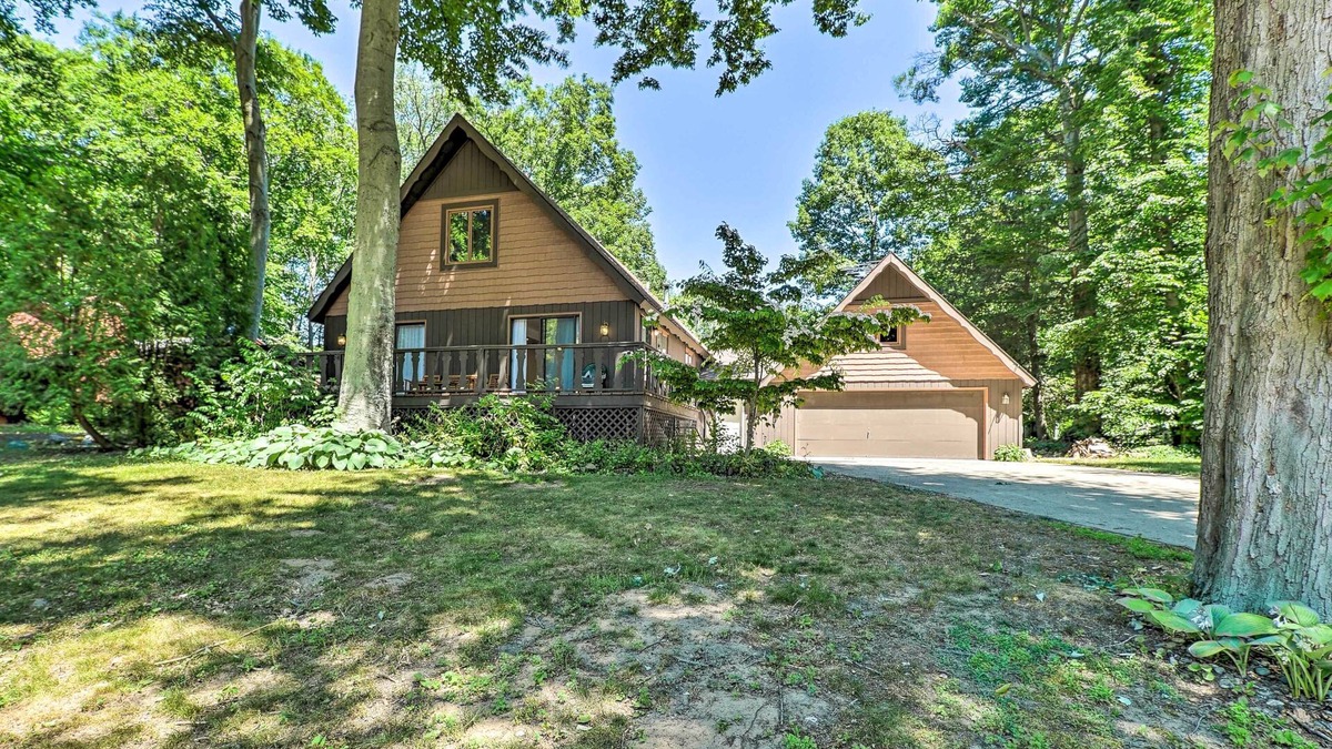 Holland House | Holland Home w/Fire Pit - Walk to Lake!