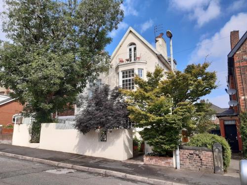 New Brighton Apartment | Holland House