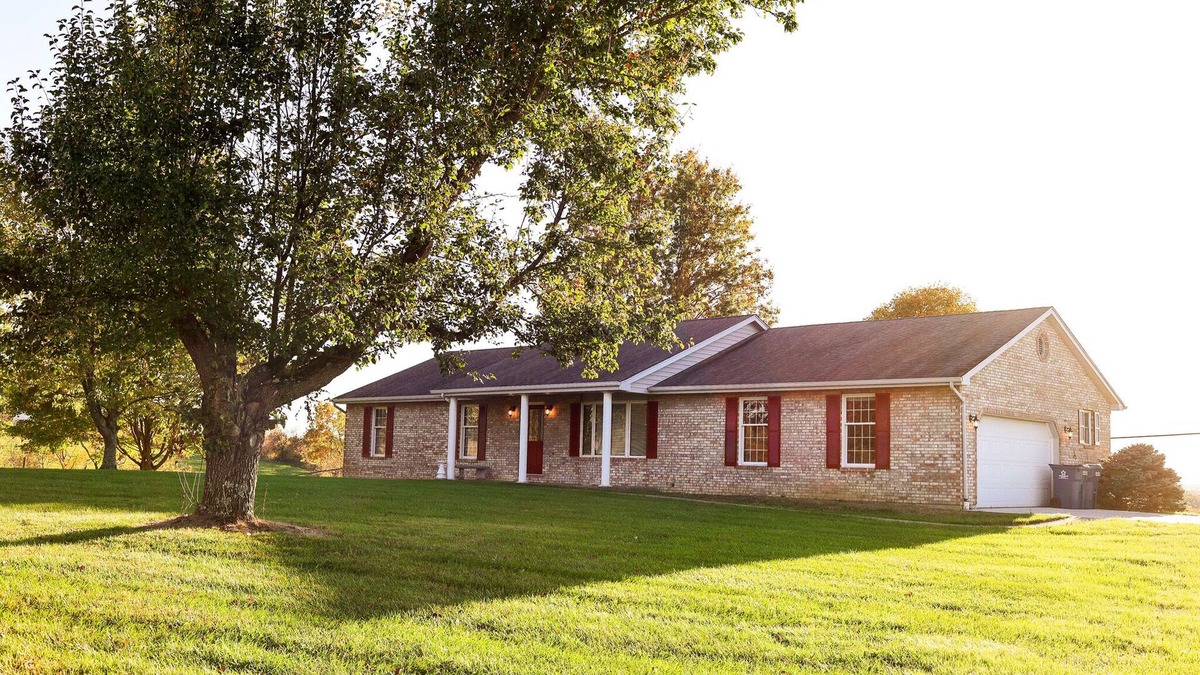 Williamstown House | Holland Meadows minutes from The Ark Encounter. Quite countryside!