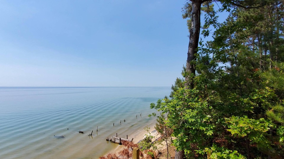 West Olive House | Holland Pine Bluff Cottage on Lake Michigan