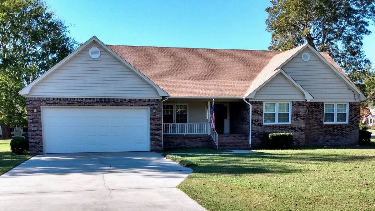 Lake Waccamaw House | Hollingsworth's Premium Getaway!