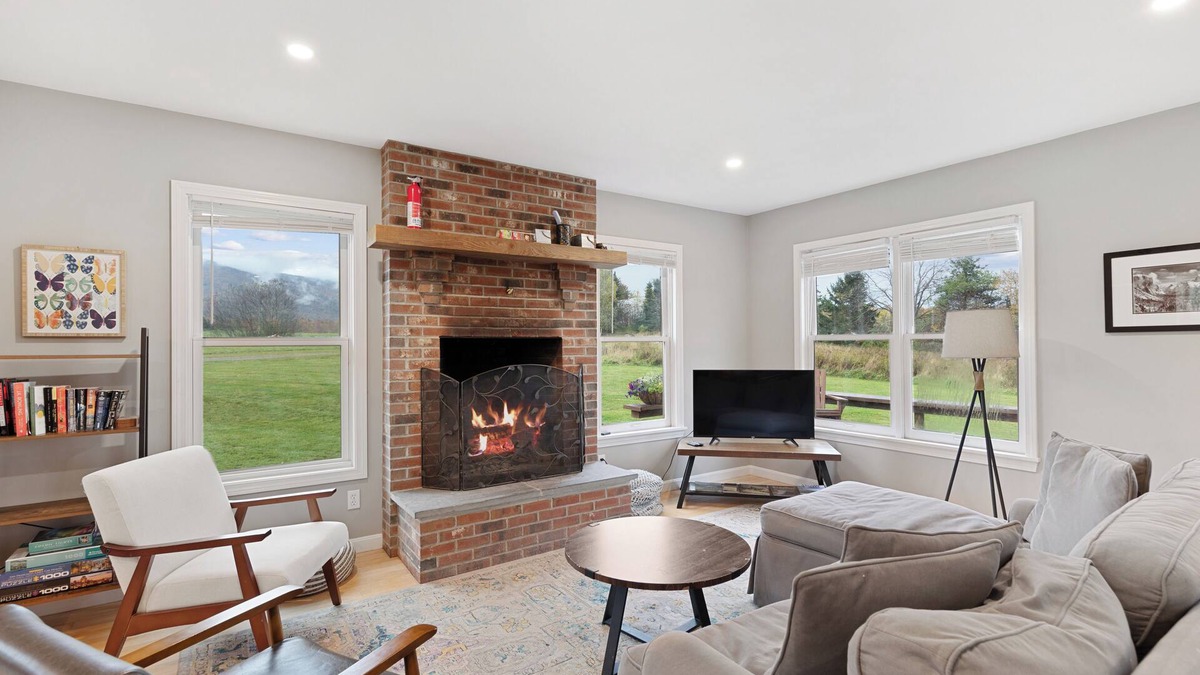 Stowe Hollow House | Hollow House: 3 br w/fireplace, a/c, deck & garage!