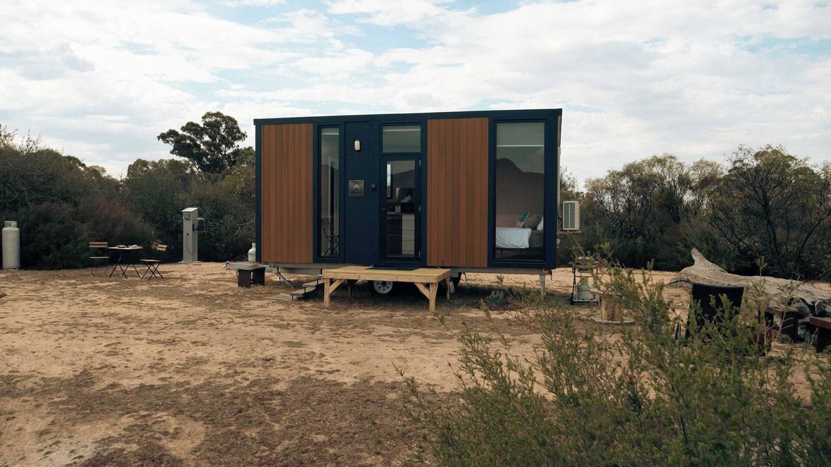 Laharum House | Hollow Mountain Getaway 1 by Tiny Away