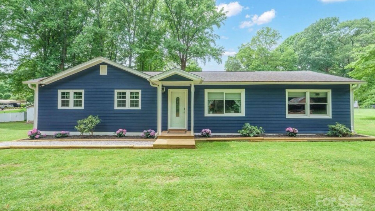 Mount Holly House | Holly Acres Retreat