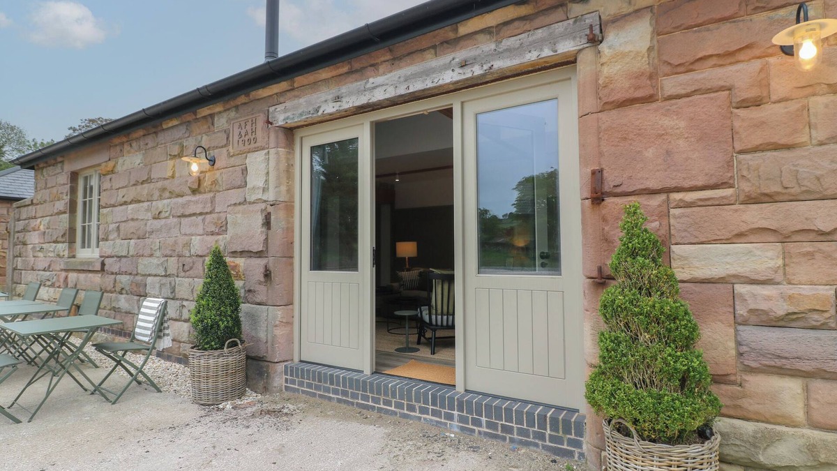 Crich House | HOLLY COTTAGE - FOLD YARDS, romantic, with open fire in Alderwasley