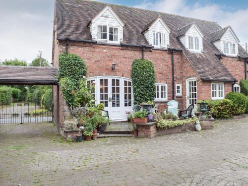 Muxton House | Holly Cottage