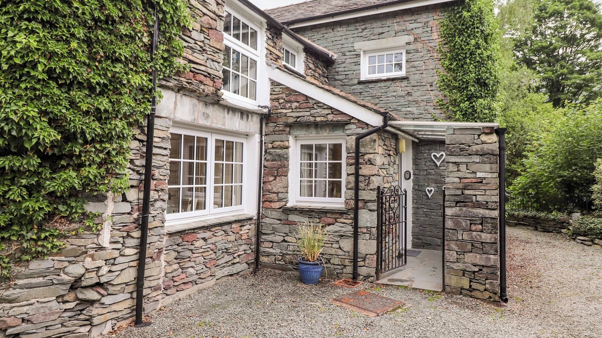 Grasmere Cottage | HOLLY COTTAGE, pet friendly, character holiday cottage in Grasmere