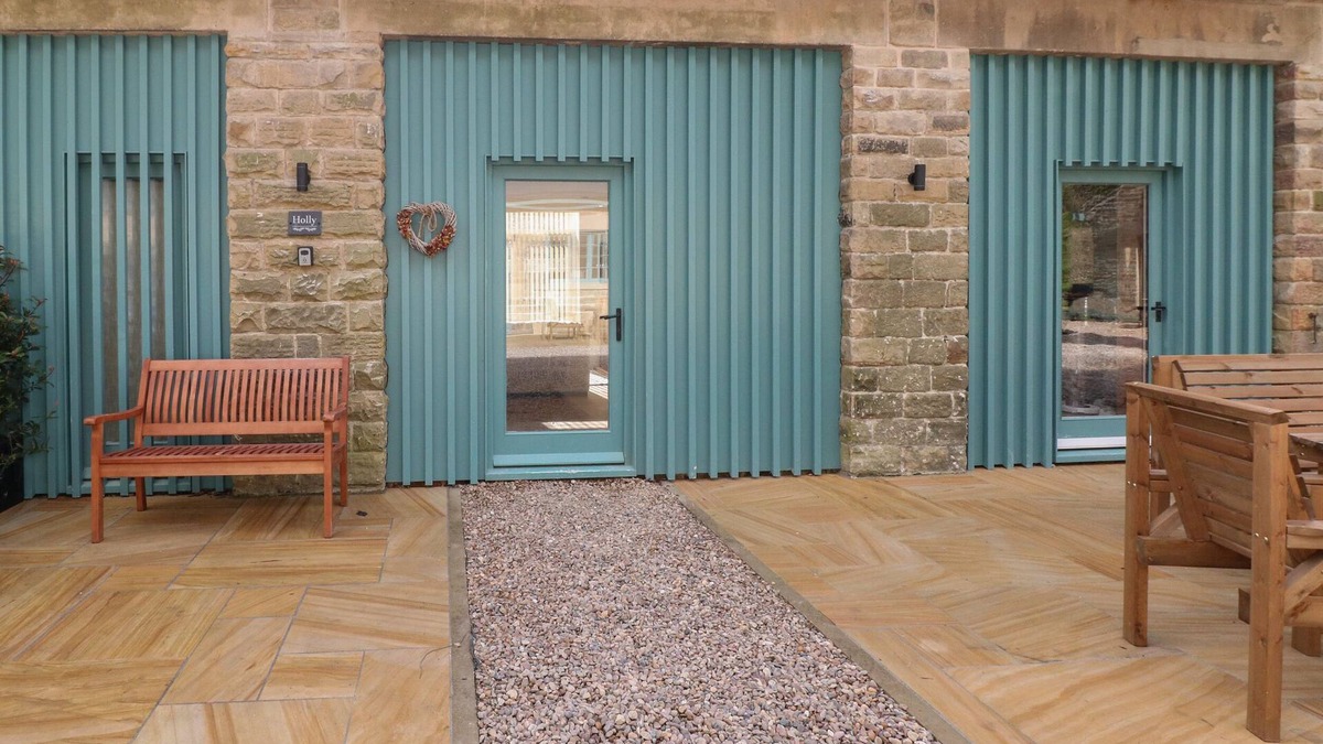 Hollow Meadows Cottage | HOLLY COTTAGE, pet friendly in Bolsterstone/Ewden Village