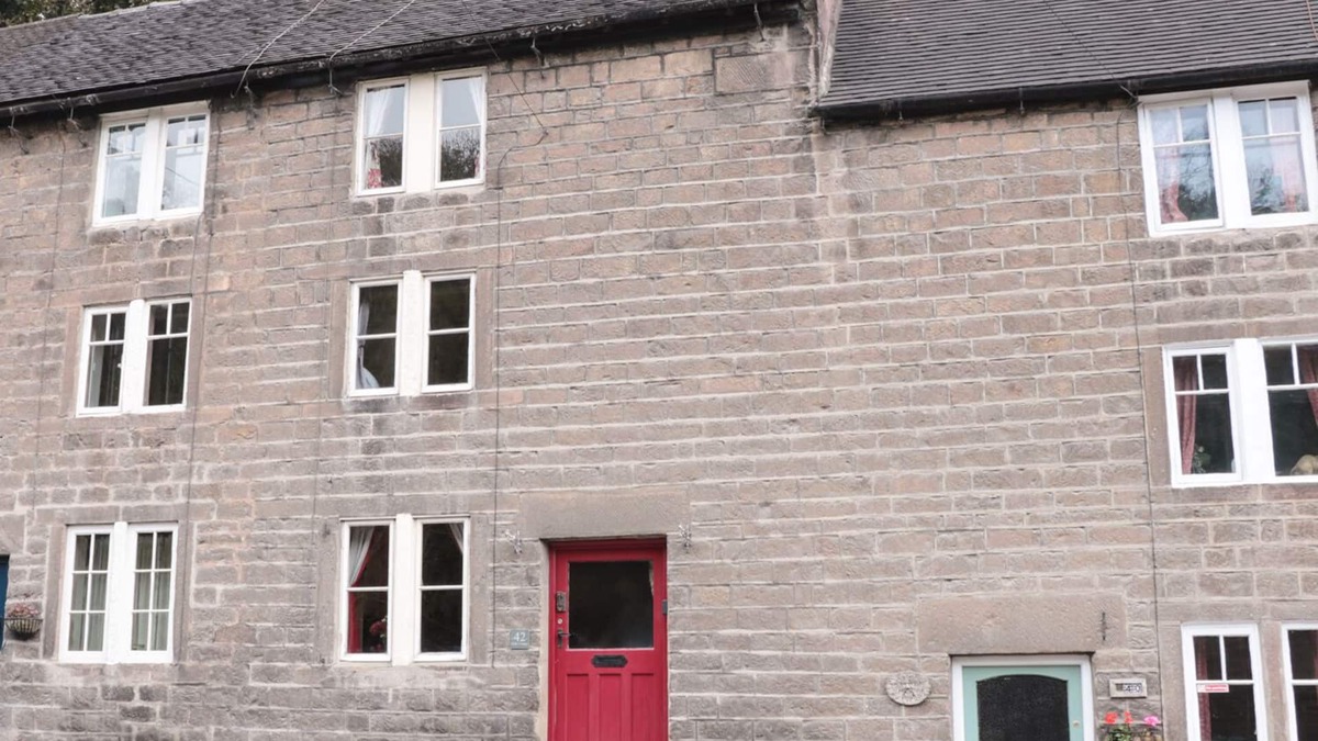 Cromford Cottage | HOLLY COTTAGE, pet friendly, with open fire in Cromford