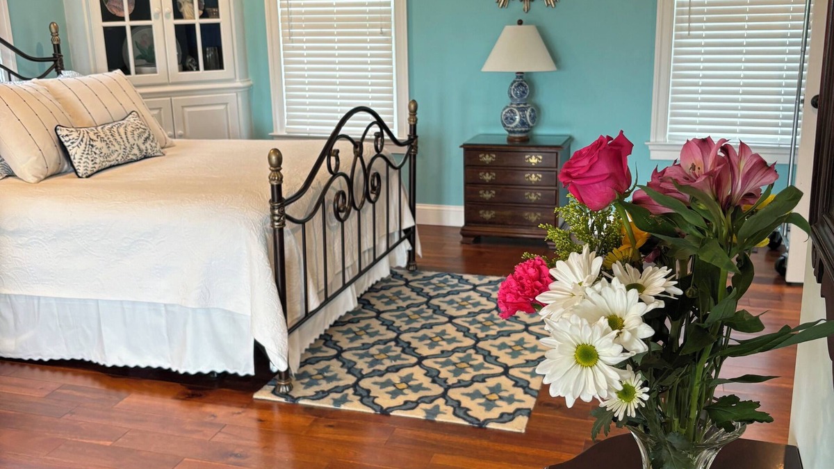 Tasley Apartment | Holly Cove Suite has gorgeous sunsets and spectacular views of Onancock Creek.