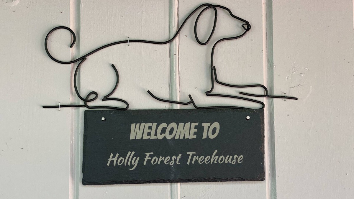 Sapphire Cabin | Holly Forest Treehouse - Dogs Welcome!