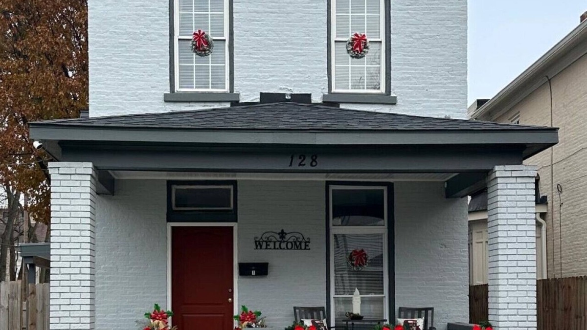 Hamilton House | "Holly Jolly Historic Home”–Where Its Always XMAS!