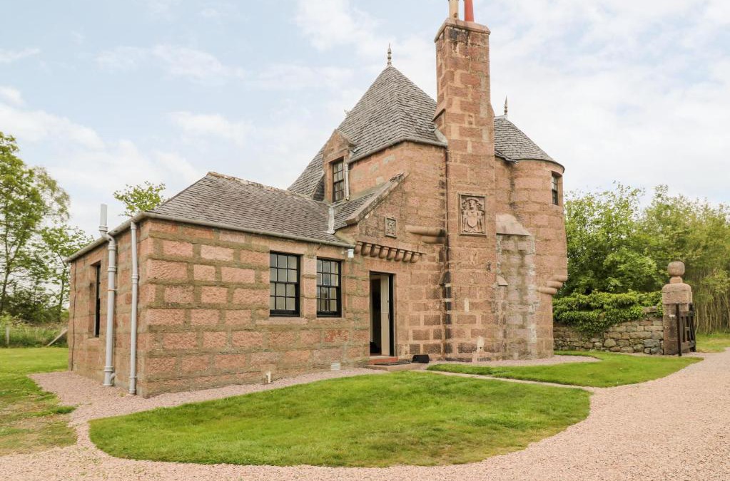 Banchory House | Holly Leaf Cottage - Drum Castle Estate